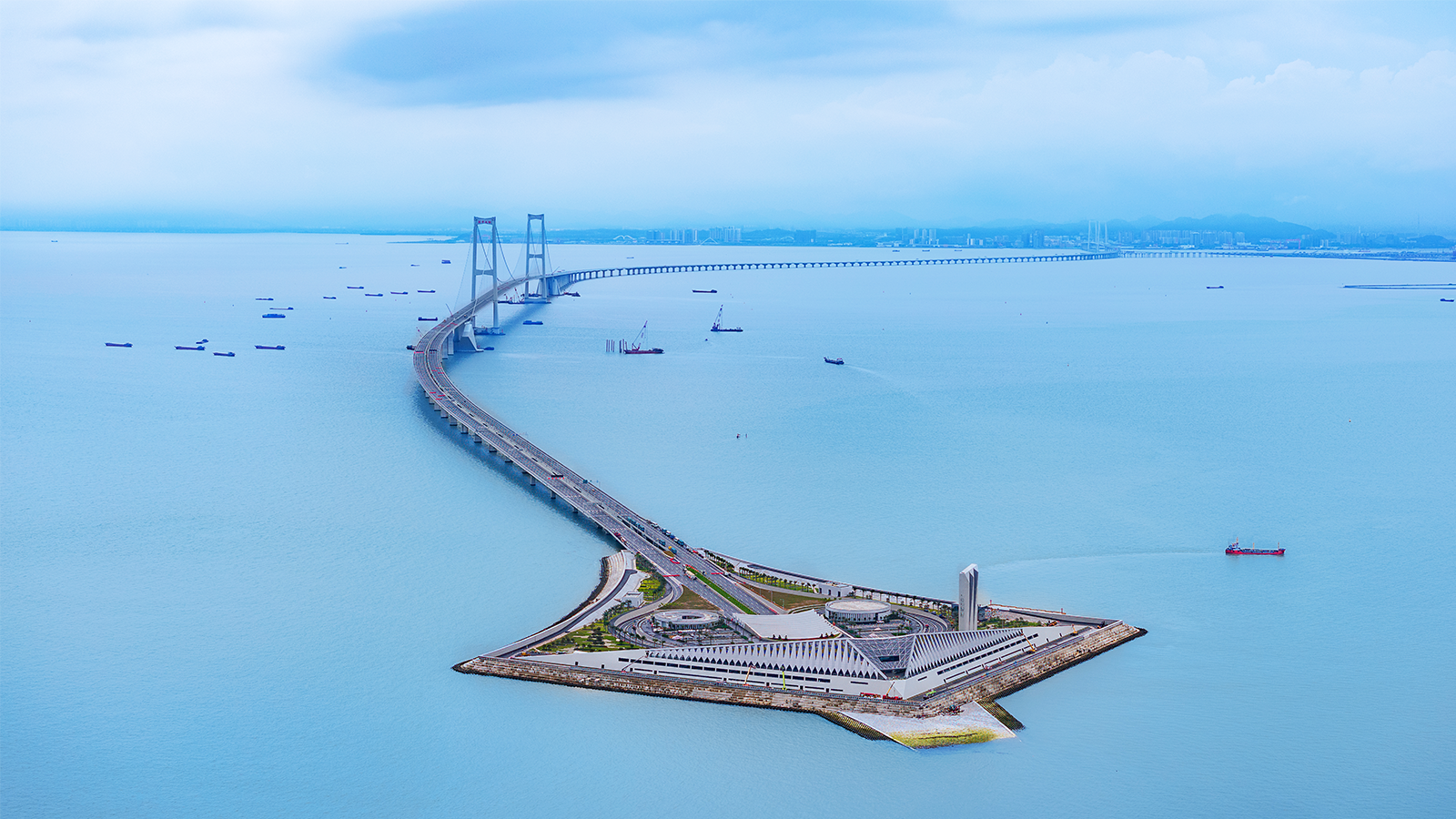 中國財富網報道,重大丨深中通道今通車,繼港珠澳大橋后,上海三思再度點亮超級工程