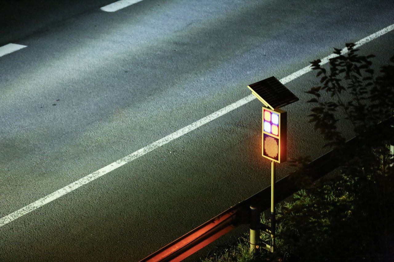 三思,智能警示系統(tǒng),賦能,寧宿徐高速,LED爆閃警示裝置,低位警示燈