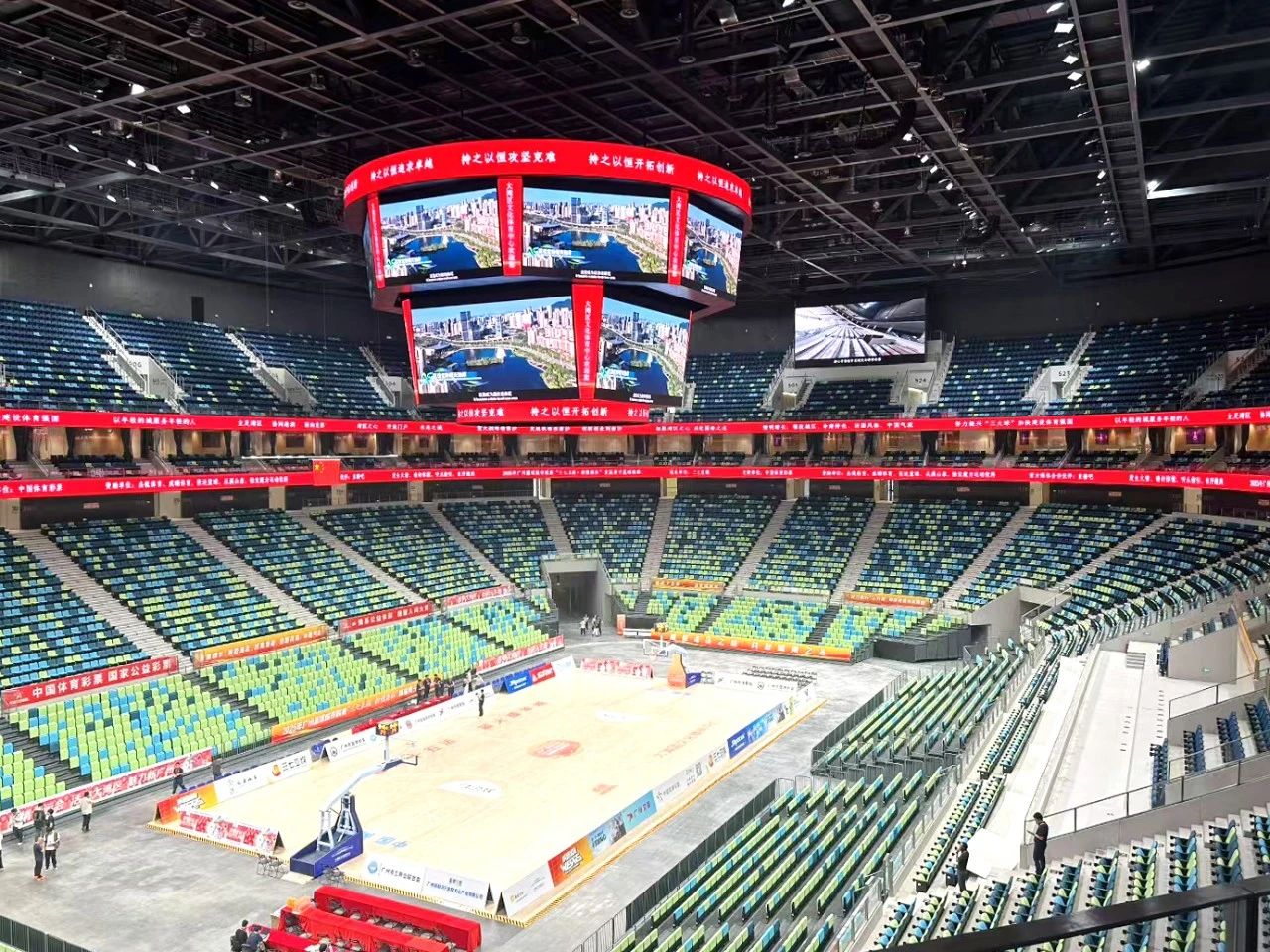 又一創新,三思,雙升降,LED斗屏,點亮,廣州,大灣區,文化體育中心